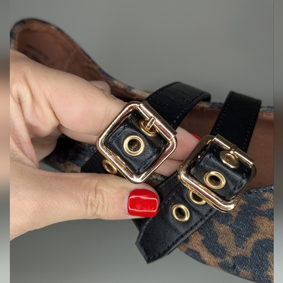 Bamboo size 10 Embrace Leopard print double buckle strap flats - Picture 3 of 8